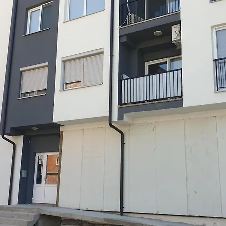 J&n New With Parking Apartment