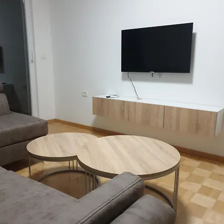 J&n New With Parking Apartment